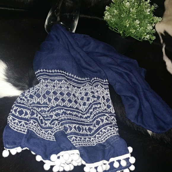 Accessories - NEW✨oversized🌵 navy embroidered scarf